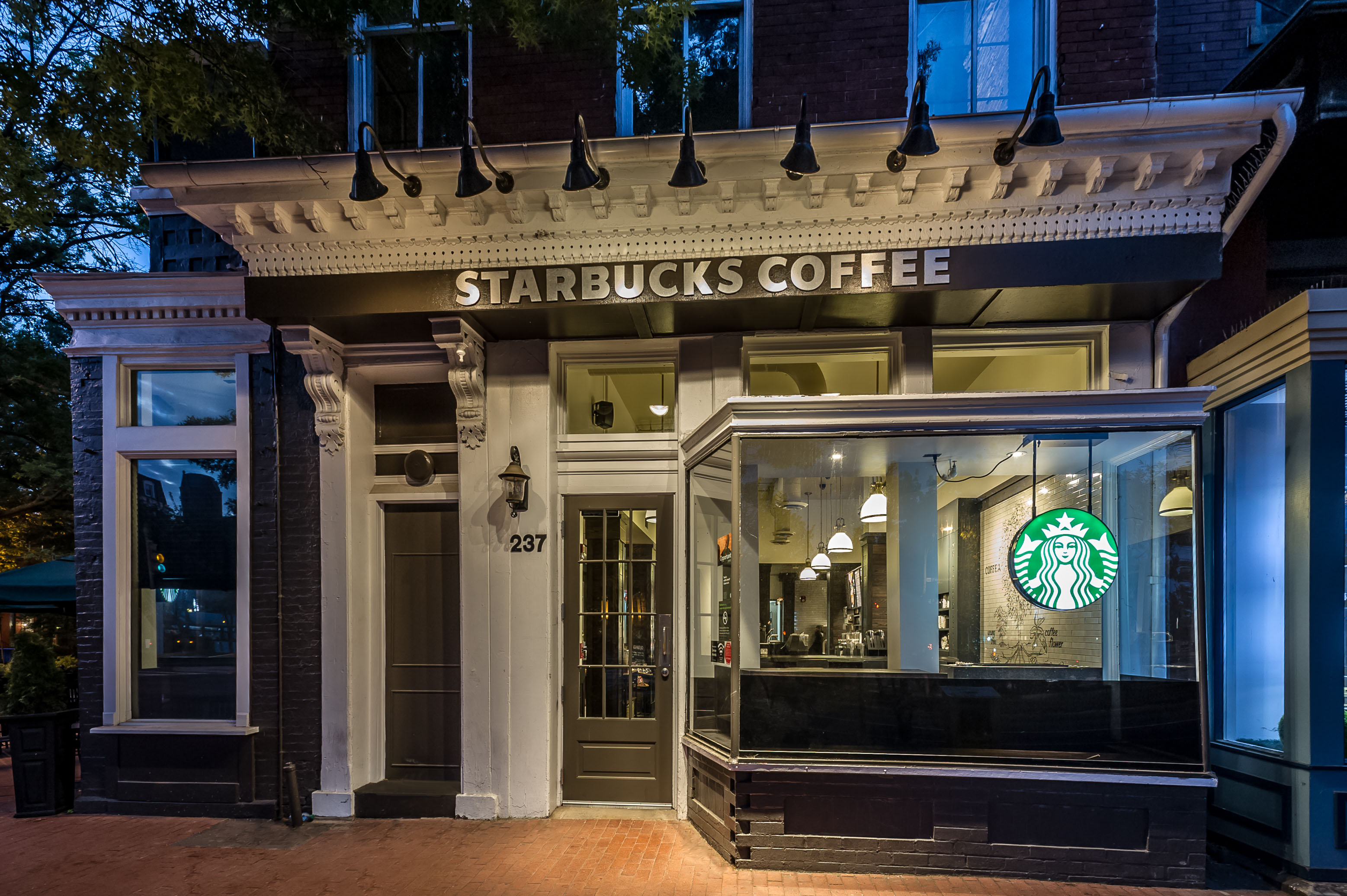 Кофейня сеть. Latte Москва здание. Photo of Starbucks Russia Restaurants.